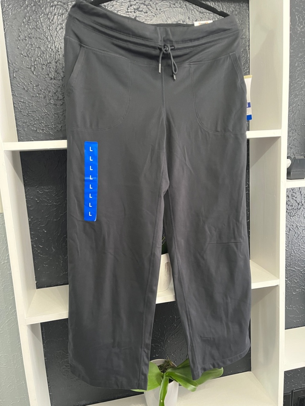 Mondetta Black Cropped Drawstring Leggings